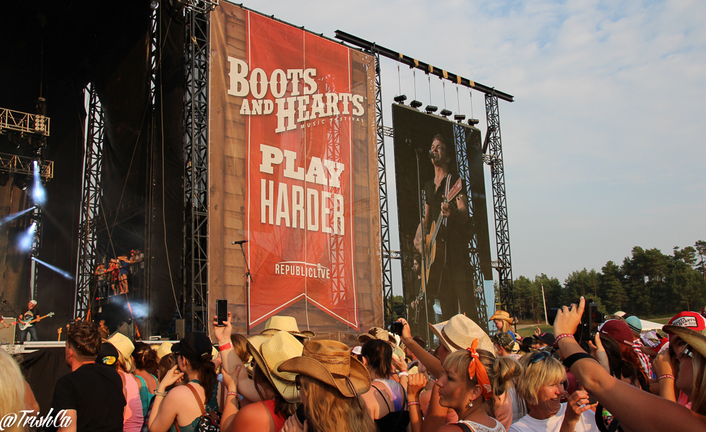 Hunter Hayes Side Stage Boots and Hearts 2014