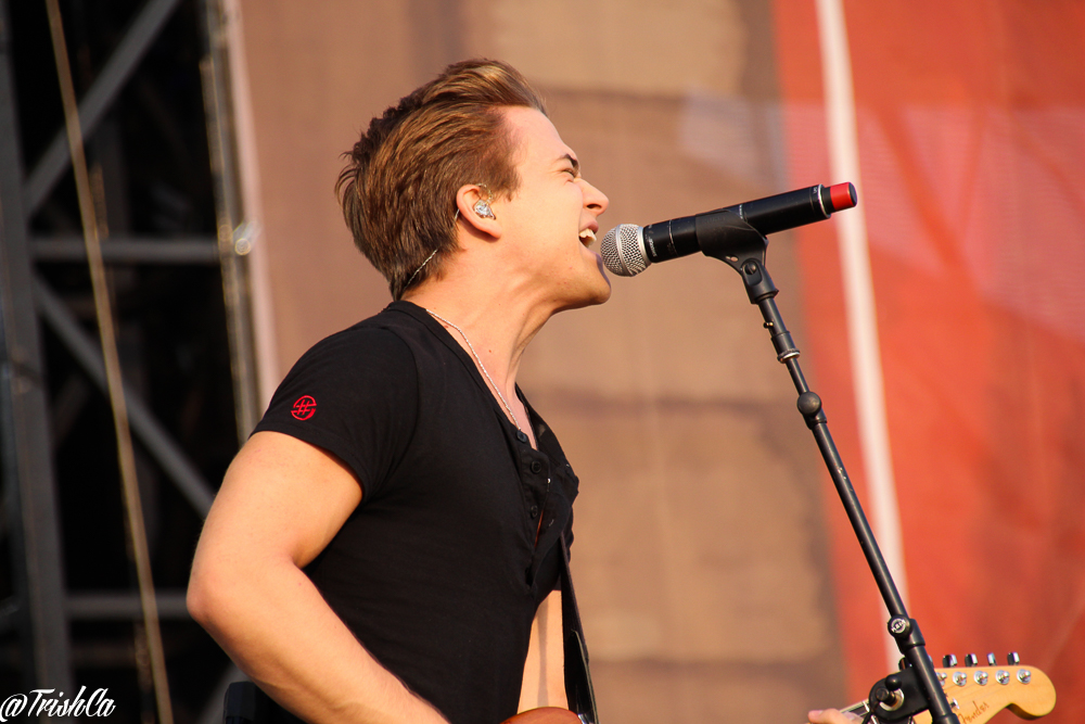 Hunter Hayes Singing Boots and Hearts 2014