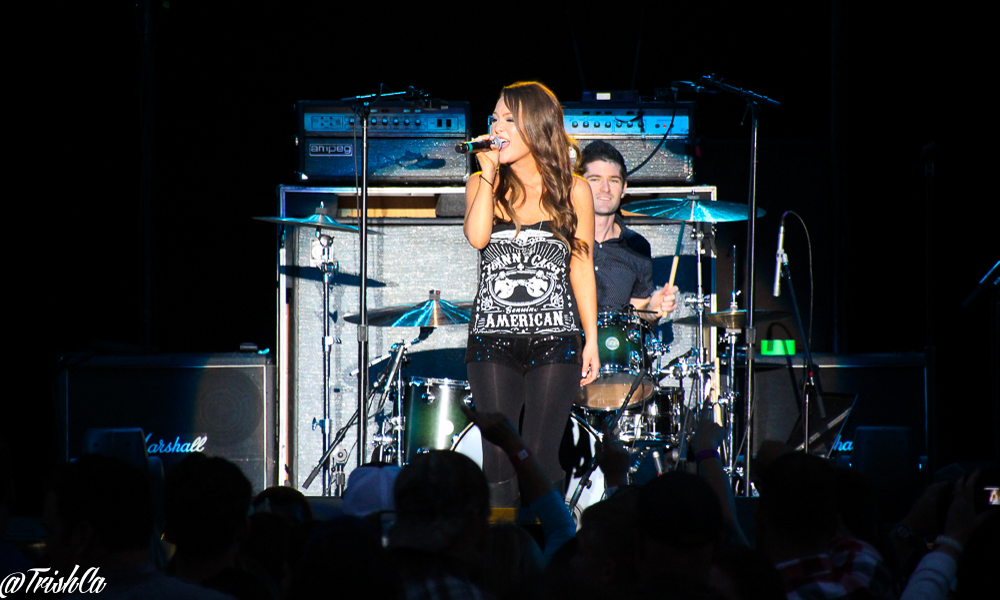 Kira Isabella 2014 CNE Header