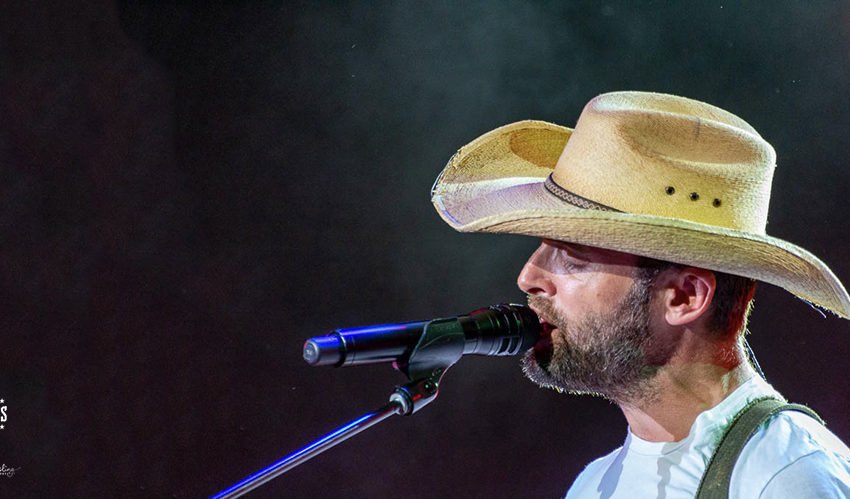 Dean Brody at the Budweiser Stage 2018