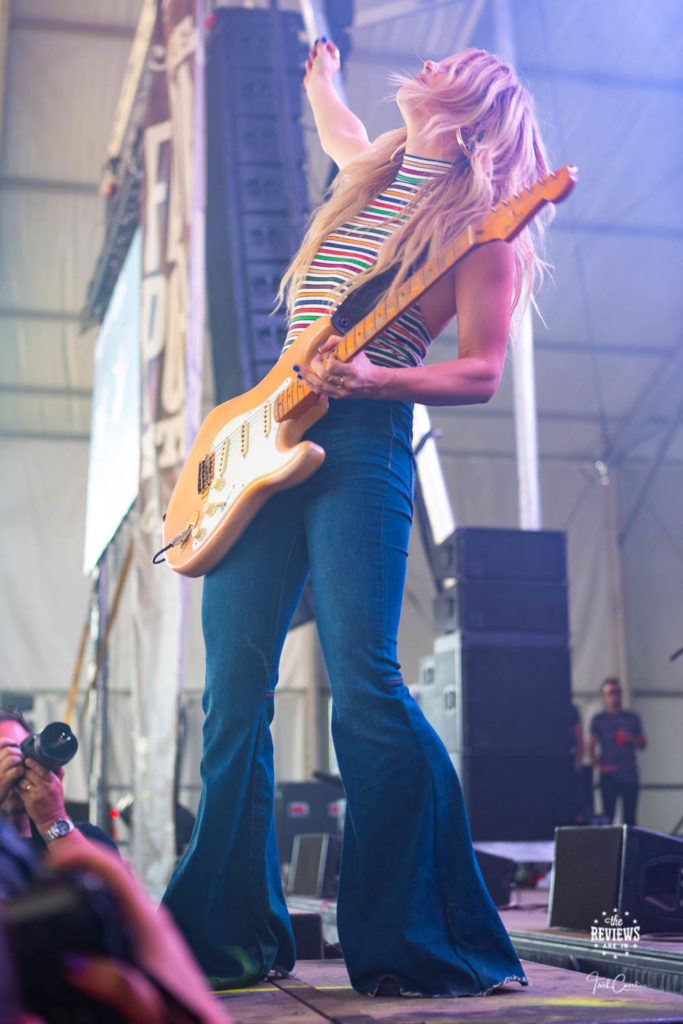 Lindsay Ell set from The Front Porch at Boots and Hearts