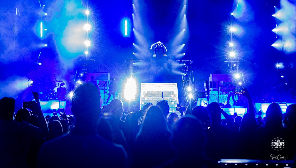 Thomas Rhett at the Toronto Budweiser Stage shot by Trish Cassling for thereviewsarein