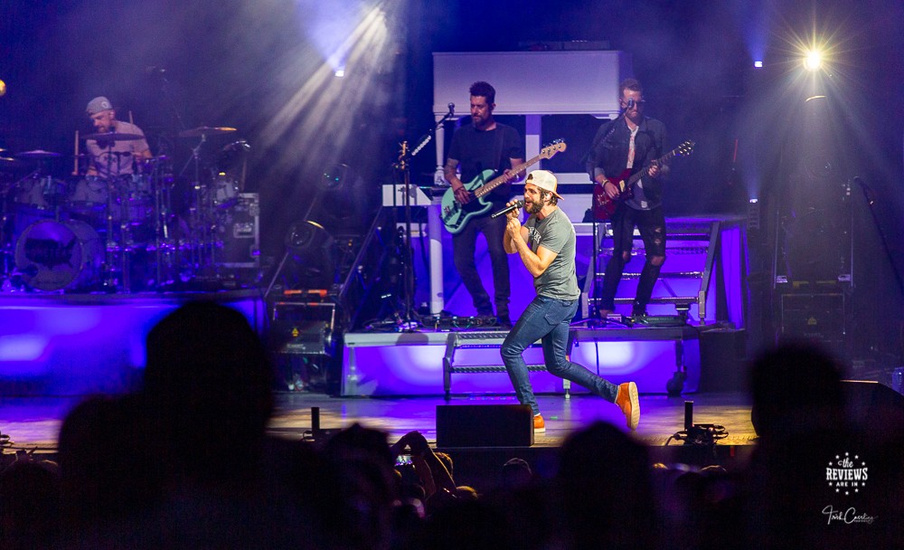 Thomas Rhett at the Toronto Budweiser Stage shot by Trish Cassling for thereviewsarein