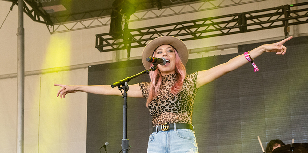 MacKenzie Porter at Boots and Hearts 2019, Sunday Front Porch Stage - shot by Whitney South