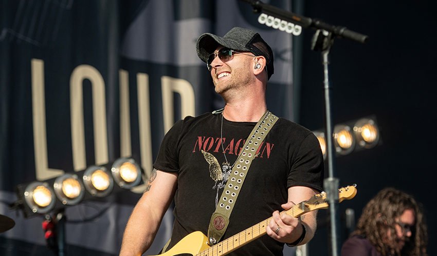 Tim Hicks at Boots and Hearts 2019, Sunday Main Stage - shot by Whitney South